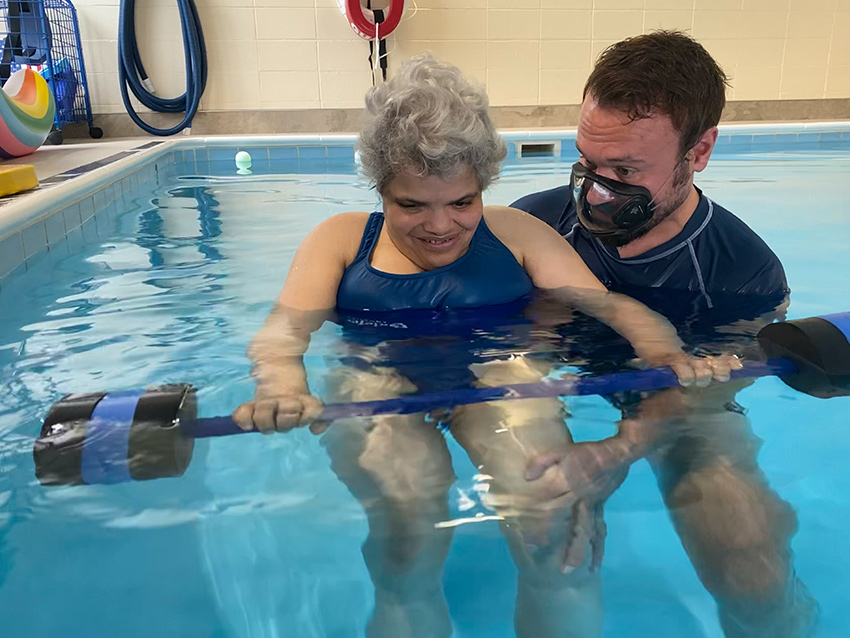 Resident Swimming with assistant