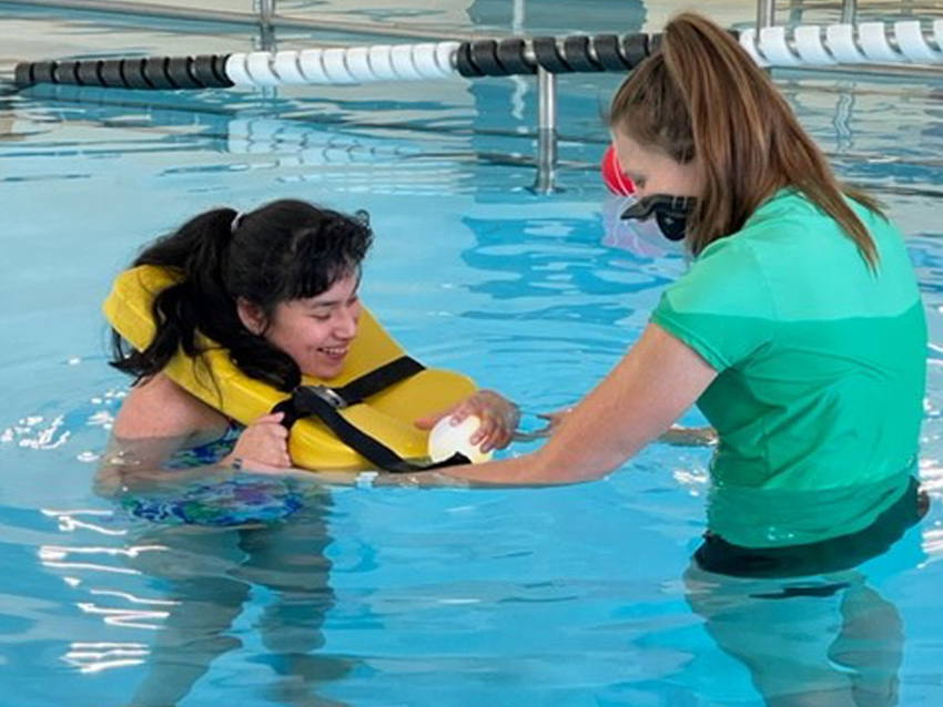 Resident Swimming with assistant